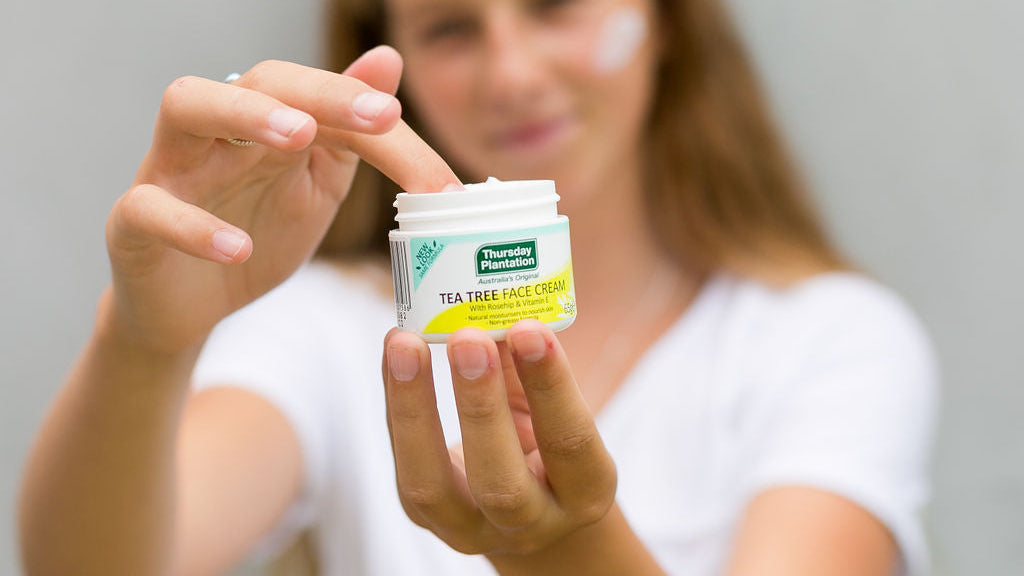 Crème pour le visage à l'arbre à thé