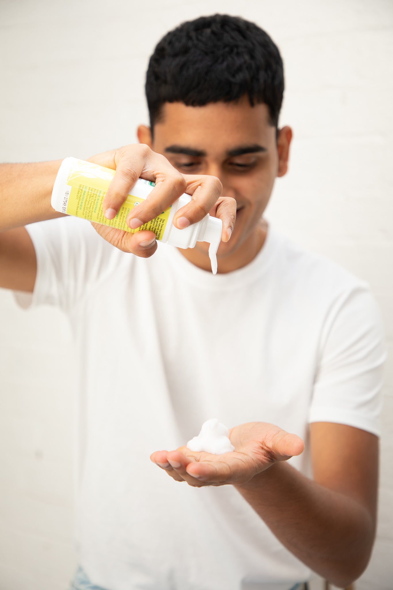 Mousse nettoyante visage à l'arbre à thé